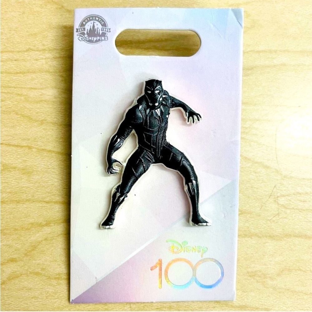 New Disney 100 Black Panther Platinum Pin TChalla Marvel Enamel 3D Bas-Relief